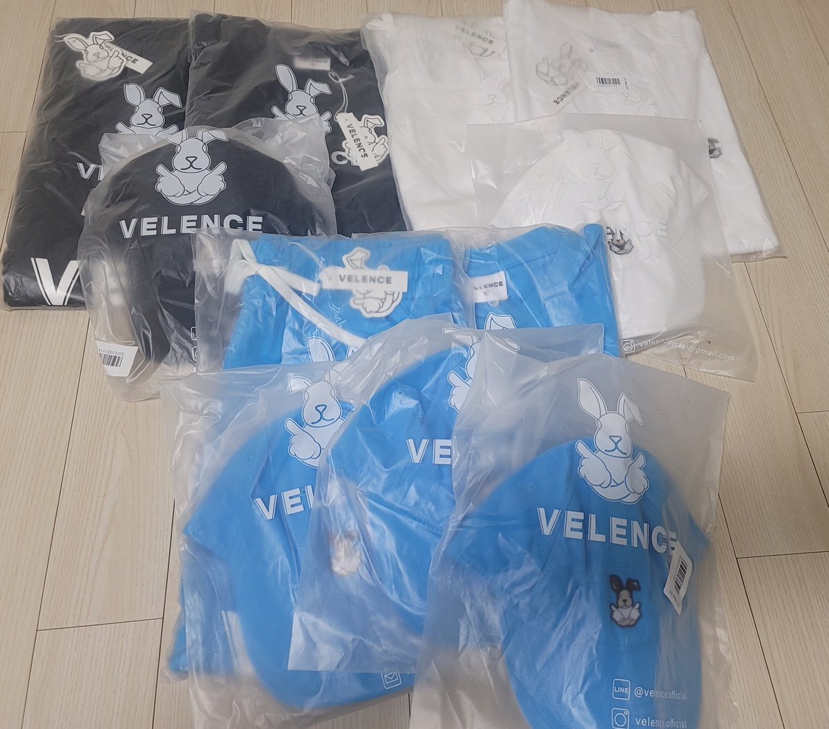 lovelywinkku's tweet photo. 오래 기다리고 기다렸던
 #velence &amp; #WinOGrowinUpCollection 😍💚
오늘이 생일인것처럼 신남🎶🎶🤭🤭
#winmetawin https://t.co/TY9nhm2aDo
