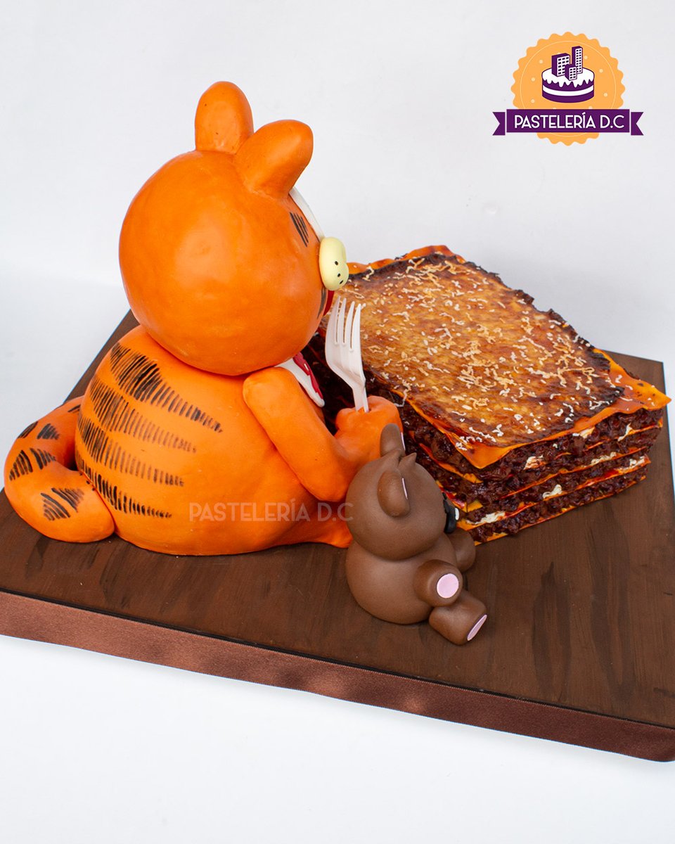 Pasteleria_DC's tweet photo. ¿Alguien quiere lasaña? 🤤🤤🤤
Amamos hacer esta torta esculpida con forma de Garfield y la torta con diseño de lasaña 😍
https://t.co/UjWKEfxtcQ
#PasteleriaDC #TortasBogota https://t.co/odRm689xjM