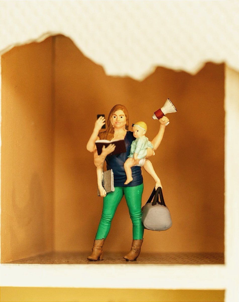 Hoy es el día de la mujer y de la niña en la ciencia, que es como decir el día de la investigadora. En UNED acabamos de instalar un montaje de la artista Laura Millán (@miniencuadro), patrocinado por la Facultad de Filosofía. Sobran palabras ¡Pasad a descubrir sus piezas!