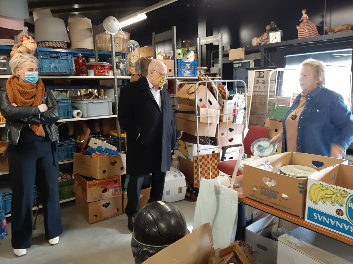 Werkbezoek wethouders sociaal en duurzaamheid  @AnitaBastiaans #JohnAarts
aan #KringloopZuid. Fijn dat dit zo samen optrekken lukt  in <a href="/maastricht/">Maastricht</a>  #100procentkringloop