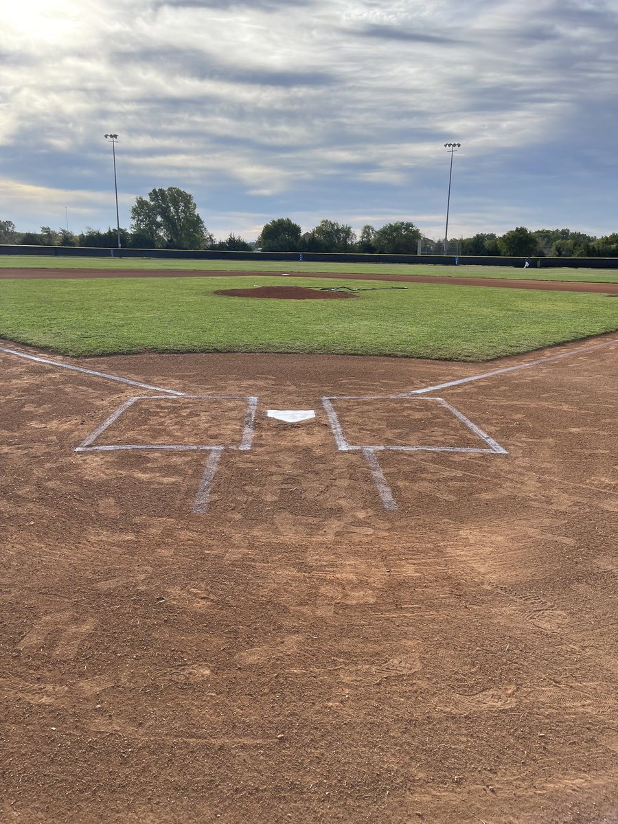 SwedesBaseball's tweet photo. ⚾️⚾️ HOME OPENER ⚾️⚾️

🆚 Evangel University 
🕚 Doubleheader starting at 12 PM 
📍 Lindsborg, Ks
🎥 https://t.co/a6PuitKA92

#Swedes #RockarStockar https://t.co/QvOd1EjkDk