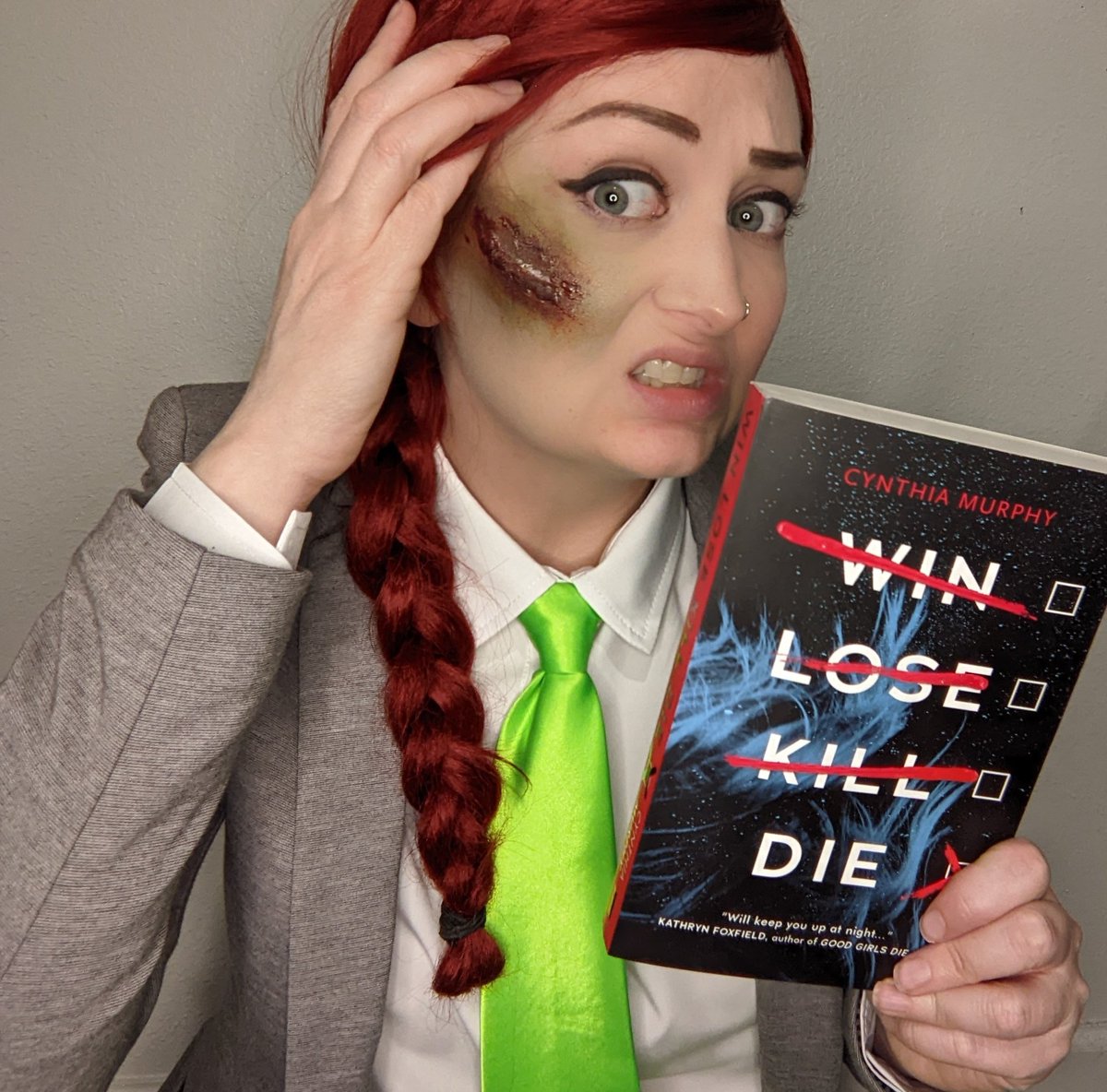 ridiculousmanda's tweet photo. #BookCharacterCosplayDay!
"It’s blackened at the edges, like the flesh is rotting, eating her face from the inside out."
Ooh, a gaping face wound! My favorite! Read #WinLoseKillDie by @CynthiaMurphyYA and listen to this week's @fictionalhangov for all the disgusting details! https://t.co/0L4D1tqT8c