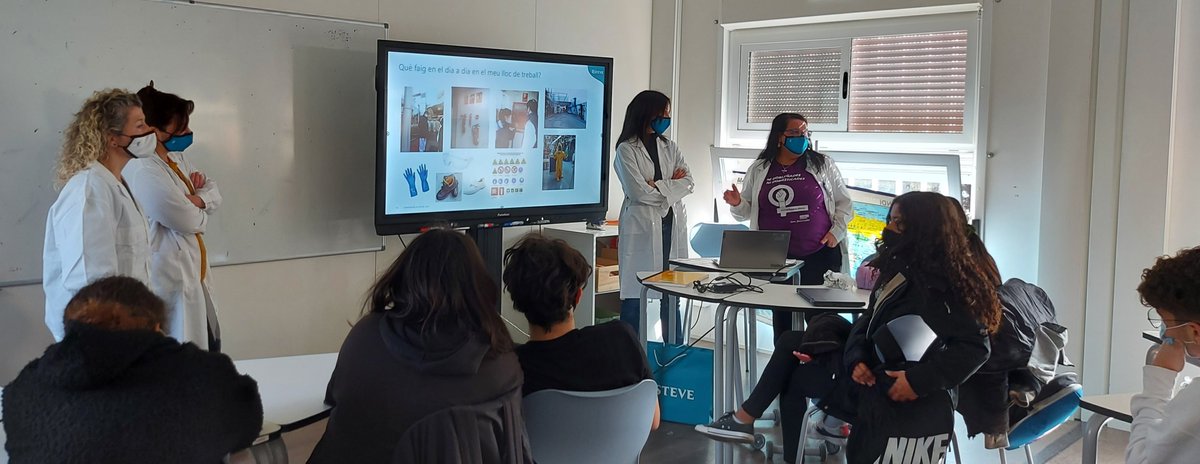 Con motivo del Día Internacional de la Mujer y la Niña en la #Ciencia, hemos visitado los institutos de Celrà y El Til·ler (<a href="/ieeltiler/">I E El Til·ler</a>) en Barcelona, para hablar sobre el papel y participación de la mujer en este sector👩‍🔬¡Gracias estudiantes por compartir nuestras inquietudes!