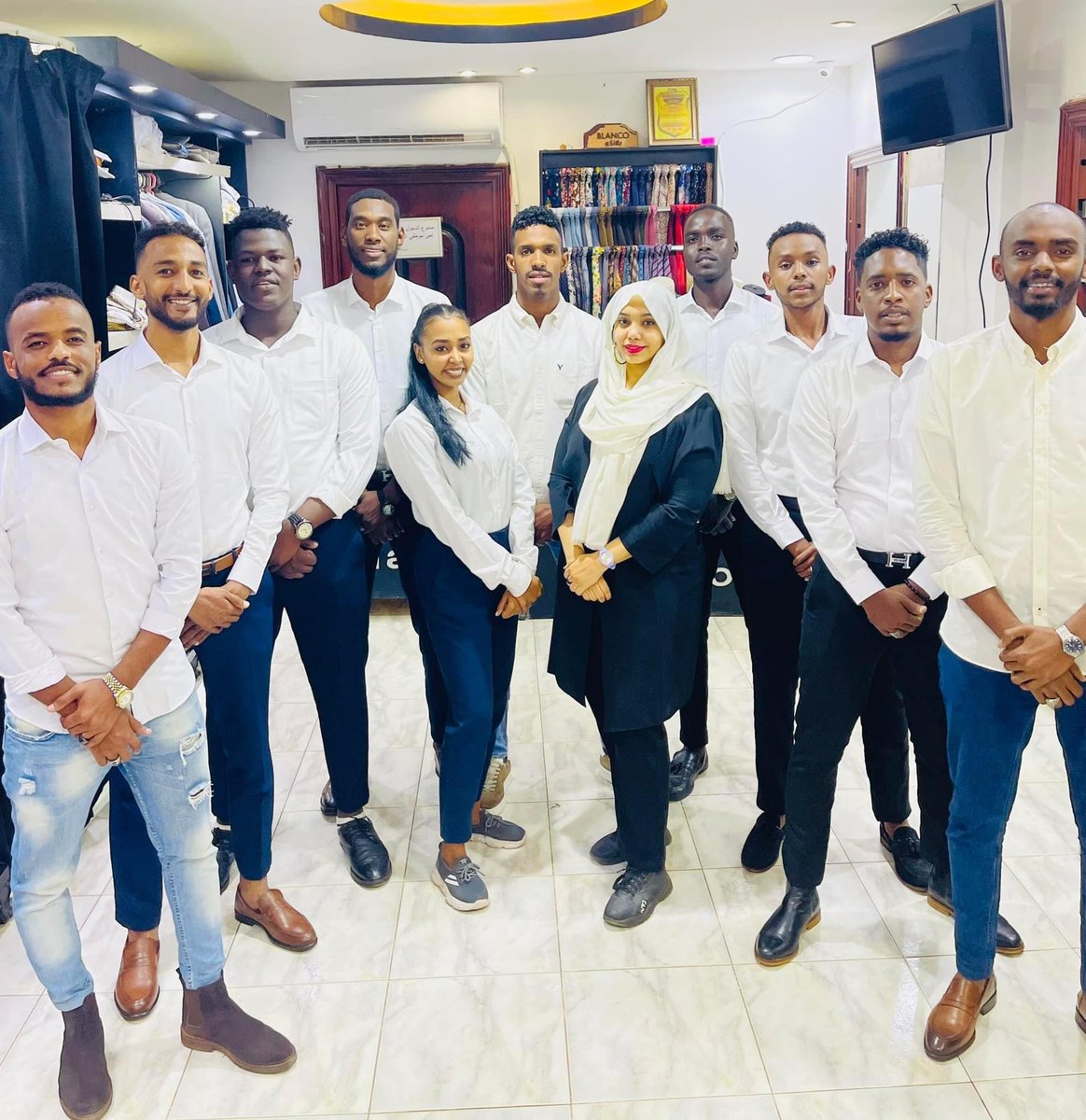BlancoStore_'s tweet photo. تعرف على عائلة بلانكو ♥️

منشن موظفك المفضل واحكي لينا مواقفك معاهم

بلانكو للبدل الرجالية والنسائية

فرع بحري شارع المعونة ستوب ملحمة الاسرة 0912337943
فرع الرياض شارع الجزار عمارة تارقت
0991237922
فرع بورتسودان خور كلاب جوار عمارة ترحال 0125785579

مواعيد العمل : 10AM - 10PM https://t.co/QYgo0XkvNm
