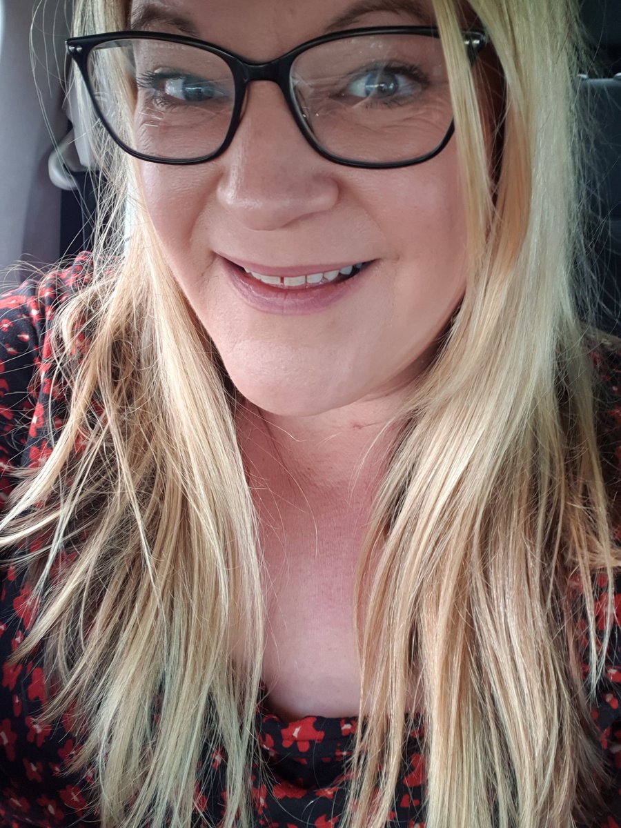 LittleMissLit tweet media