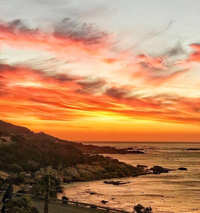 Love is in the air this month – what better way to celebrate than with sunsets, sushi and sundowners?

📷<a href="/blonde/">❤️‍🔥</a>.travel_Jan18 

#sunset #seaviews