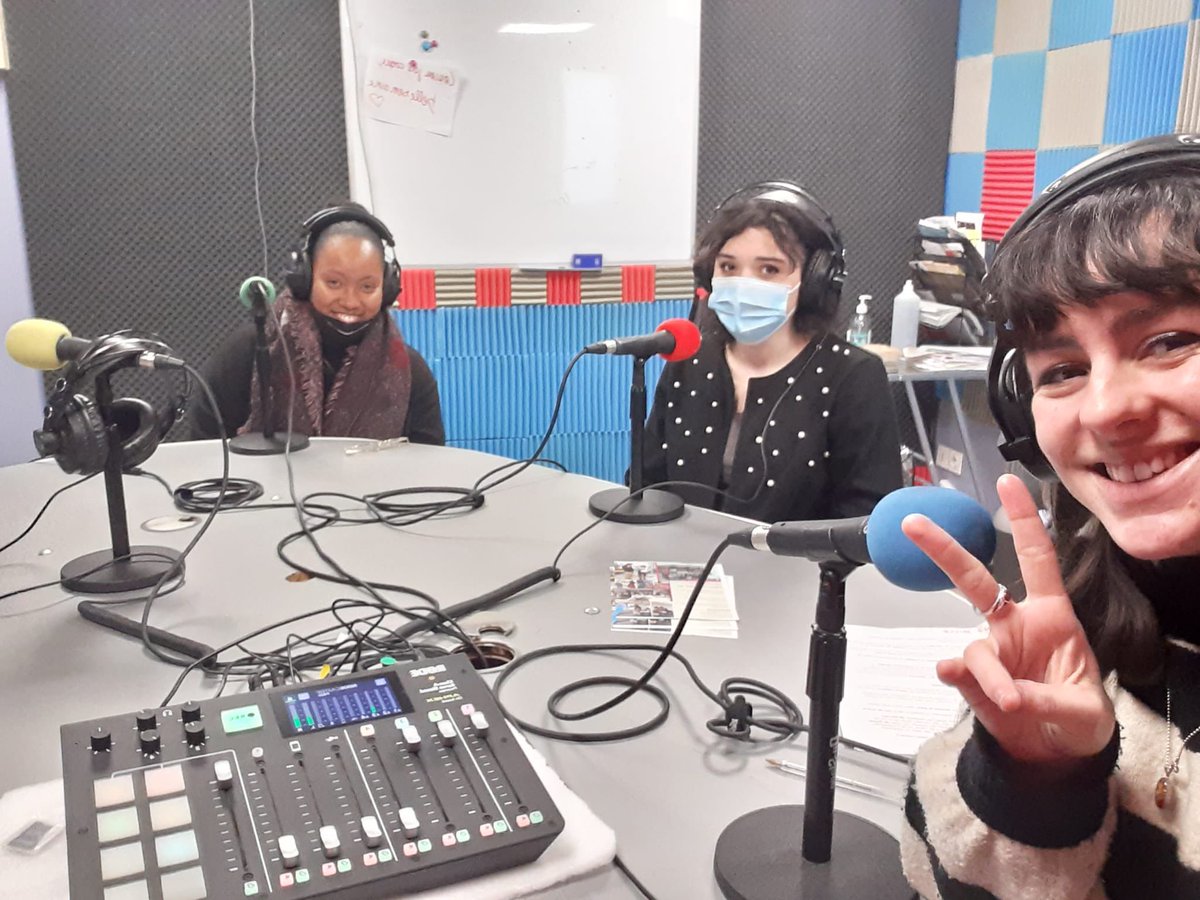 QOndes's tweet photo. Cette semaine la solidarité est encore à l’honneur ! 🤜🏼🤛🏼 

Rdv avec Khatia et Rassia, deux représentantes de l’association DIDA, https://t.co/llZIptwE9b 

🕣 Nouvelle HEBDO du Quartier Samedi et Dimanche à 8h30.

https://t.co/UJLj6w79rP https://t.co/m6VgIY72NO
