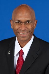 TomAbdenour's tweet photo. Our Friday #ATBHM tribute recognizes Roger Hinds, veteran @NBATA member with the @nyknicks. Roger is a leader, skilled clinician & pro's pro. He is a man of faith & friend to all. Roger has shepherded the @nbata ATS cadaver workshop for several years as service to @NATA1950 https://t.co/LcEngQvzAA