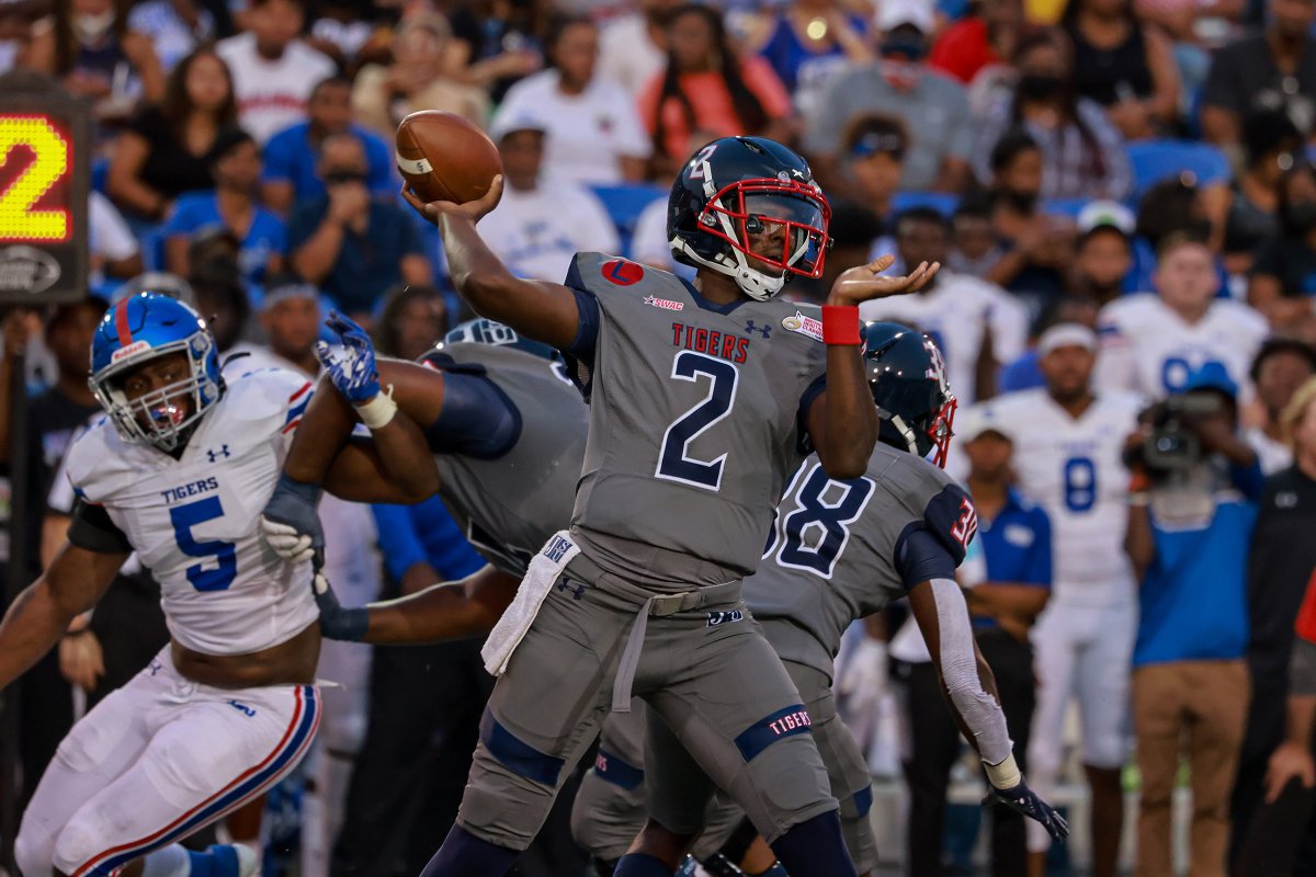 JacksonStateU's tweet photo. The 2022 Southern Heritage Classic game between JSU and Tennessee State University will be played as originally planned.

📰  | https://t.co/ZiANwFu4ru https://t.co/PaEIJnnP1j