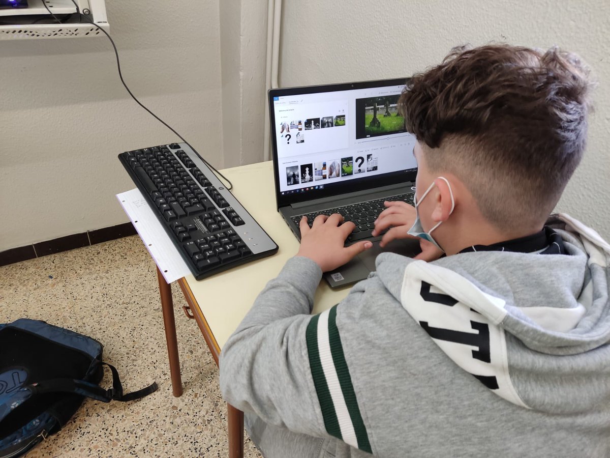 torrebarrinalh's tweet photo. 🎬 No et conformis en només llegir el llibre...ara el pots rodar!!!/

📚🎥 Avui hem acabat el taller de Booktrailer amb els alumnes de 1er d'ESO de l'@IRodoreda.

💫 Creativitat i passió. De com presentar visualment les emocions que afloren al llegir un llibre amb @theoscar_es. https://t.co/WP50ORPWkK