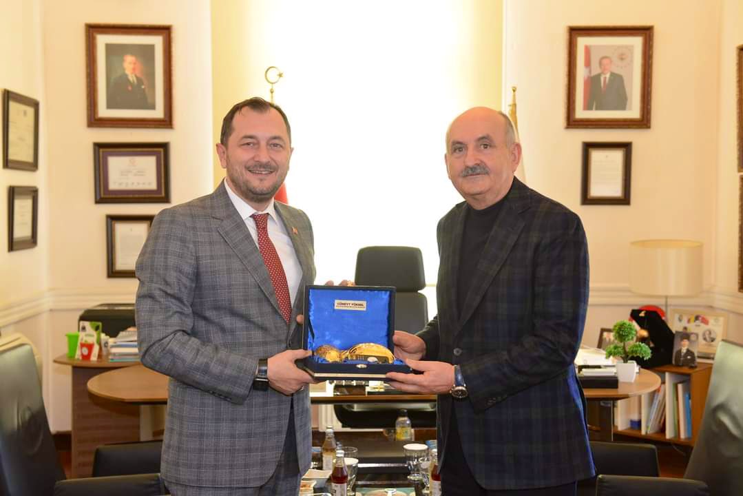 Mehmet Müezzinoğlu (@muezzinogludr) on Twitter photo Güzel ilçemiz Süleymanpaşa’daki temaslarımız çerçevesinde, Milletvekillerimiz <a href="/CKoncagul/">Çiğdem Koncagül</a>, <a href="/MustafaYel59/">Mustafa Yel🇹🇷</a> ve İl Başkanımız <a href="/mestanozcan/">Mestan Özcan</a> ile birlikte belediyemizi ziyaret ettik. Belediye Başkanımız <a href="/CuneyttYuksell/">Cüneyt Yüksel</a>’den ilçemize yönelik çalışmaları ve projeleri hakkında bilgi aldık. Güzel ilçemiz Süleymanpaşa’daki temaslarımız çerçevesinde, Milletvekillerimiz <a href="/CKoncagul/">Çiğdem Koncagül</a>, <a href="/MustafaYel59/">Mustafa Yel🇹🇷</a> ve İl Başkanımız <a href="/mestanozcan/">Mestan Özcan</a> ile birlikte belediyemizi ziyaret ettik. Belediye Başkanımız <a href="/CuneyttYuksell/">Cüneyt Yüksel</a>’den ilçemize yönelik çalışmaları ve projeleri hakkında bilgi aldık.