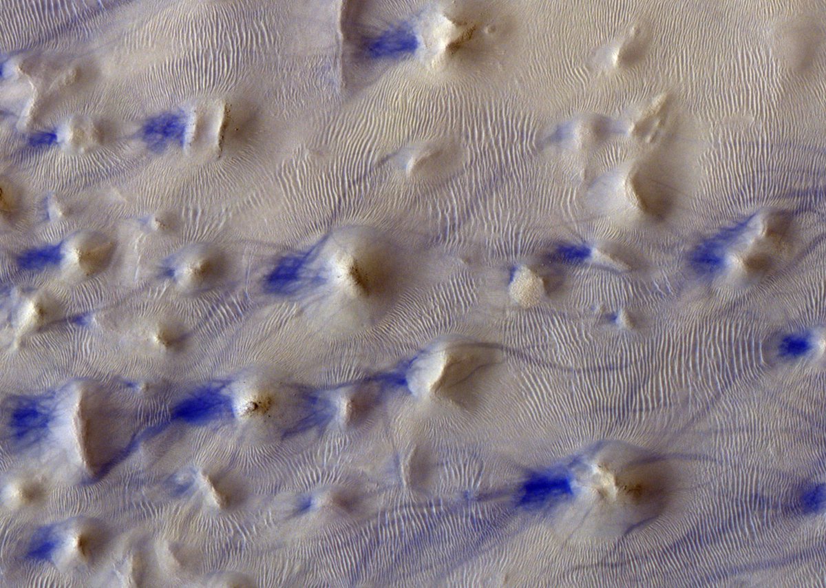 📷 This image of mounds, wind-sculpted ripples and dustdevil tracks near Hooke Crater on Mars was taken by ESA/Roscosmos #ExoMars <a href="/ESA_TGO/">ExoMars orbiter</a> on 1 February 2021 👉 esa.int/ESA_Multimedia…