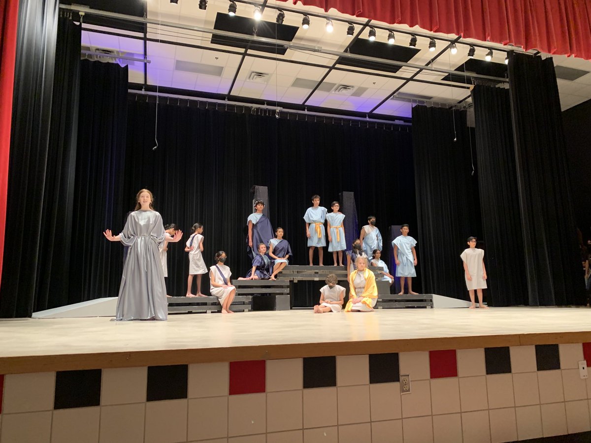 MelissaSoileau7's tweet photo. #WeAreFowler I love our theater department!! Beautiful!! https://t.co/ykUF5TjYl9
