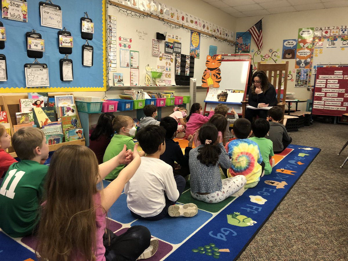 Kinesthetic learning + phonemic awareness lessons = more proficient readers
Loved seeing the engagement in Mrs. LaFave’s kinder class today during word study!  #BetheBest <a href="/MarvinESNC/">Marvin Elementary School</a> <a href="/ScottSp99971001/">Scott Spencer</a> @UCPS_ICTeam <a href="/AGHoulihan/">Andrew G. Houlihan</a>