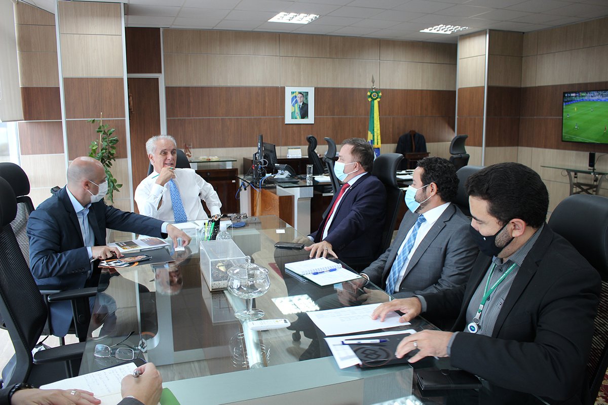 vanderloubet's tweet photo. Registro de agenda que tive esta semana em Brasília. Audiência no Ministério da Agricultura, Pecuária e Abastecimento com o secretário-executivo Marcos Montes Cordeiro. #vanderloubet #fazmaisporvocê #agriculturafamiliar #pequenoprodutor #crédito https://t.co/aB3kUUepPs