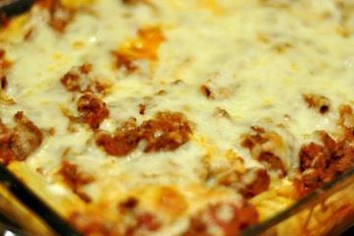 ReceitasdoChef's tweet photo. Macarronada a Bolonhesa no Forno é prático e delicioso, uma receita bem fácil. Além disso, essa é uma receita bem fácil, rápida e muito saborosa. Uma macarronada feita com macarrão envolvido no molho de carne, coberta com molho branco e queijo
Confira 👉https://t.co/aE9IZUTDts https://t.co/4uv3bKEHdA