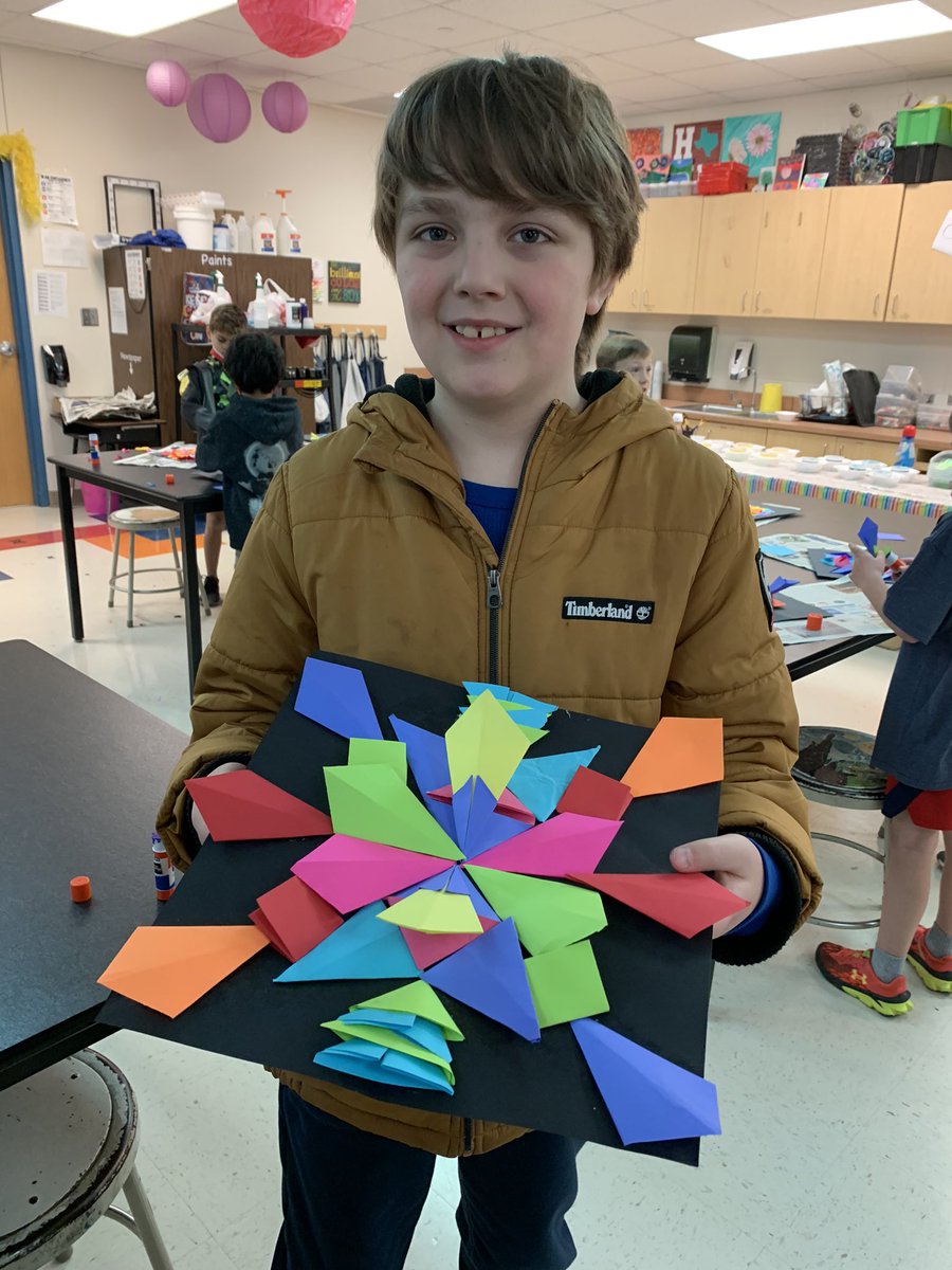 charistaylorART's tweet photo. Origami and radial symmetry. #4thgrade #comalfinearts @TeamRBES https://t.co/gHZMcQC5se