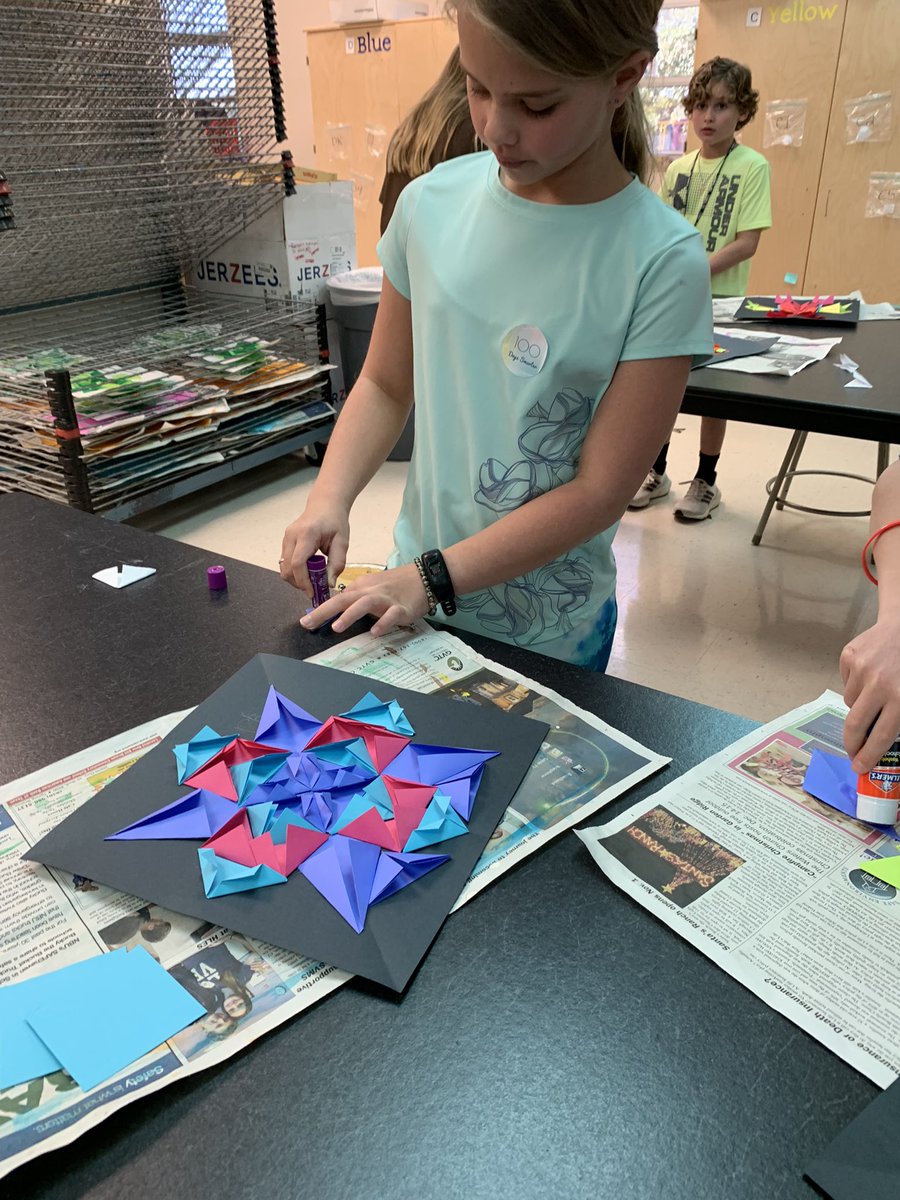 charistaylorART's tweet photo. Origami and radial symmetry. #4thgrade #comalfinearts @TeamRBES https://t.co/gHZMcQC5se