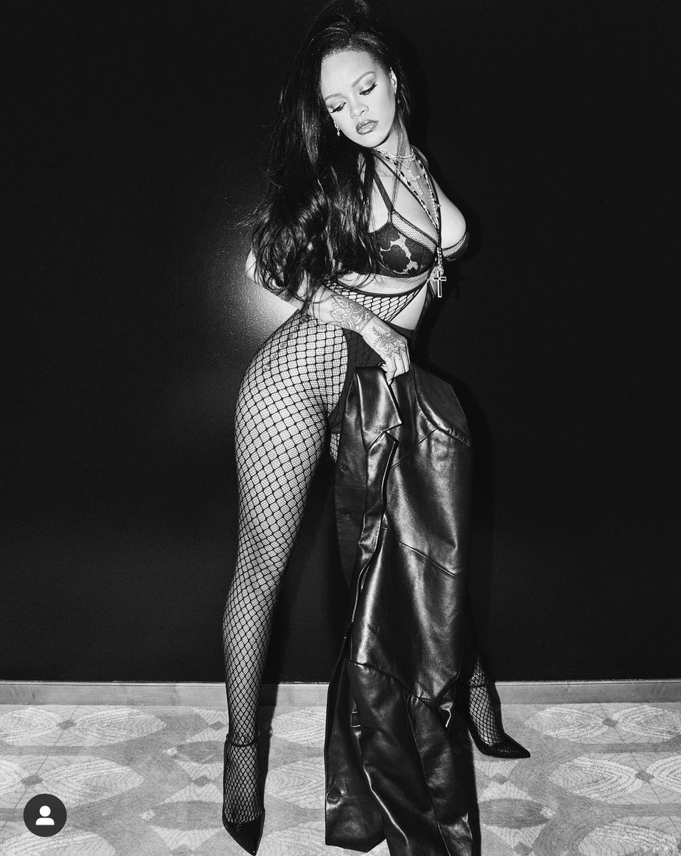 _MUVACHE's tweet photo. Rihanna’s protégée. @rihanna 
📸: @camperryphoto https://t.co/aoEPj9yBj2