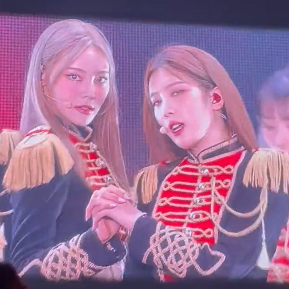 low quality jinsoul (@lqsouls) on Twitter photo 