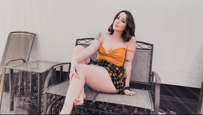 Why aren&rsquo;t you my fan yet? I really want to play https://t.co/9kMvhnSp0M