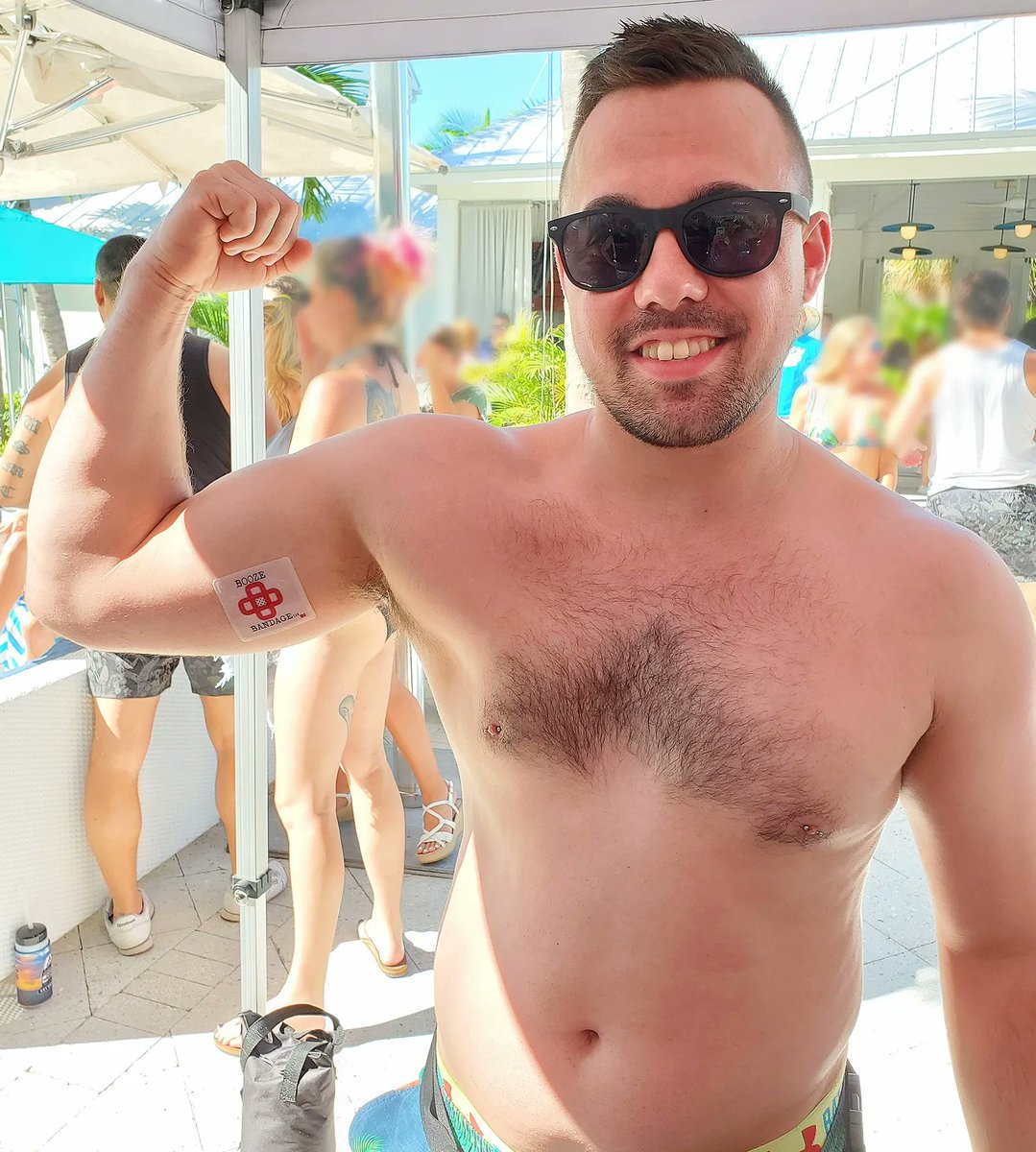 BoozeBandage's tweet image. This #FlexFriday is coming at you from the @TheMarkerKeyWest during our Fantasy Fest take over party! 🎉🍻 @Boozebandage
.
Boozebandage.com
.
#Hangoverprevention #HangoverPatch #B1 #Thiamine #Alchol #Shots #Drinks #PoolParty #SundayFunday