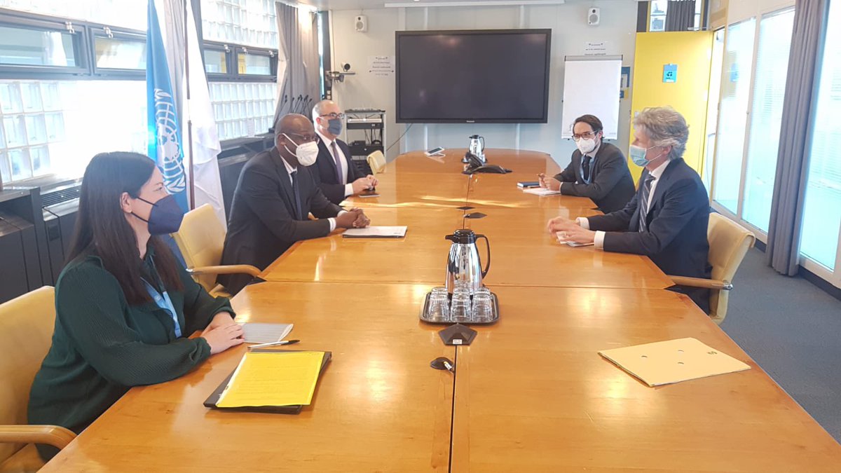 How to prevent #humanitarian catastrophe in #Afghanistan? Thank you to <a href="/Refugees/">UNHCR, the UN Refugee Agency</a>, <a href="/UNHCRAfg/">UNHCR Afghanistan</a> , <a href="/ICRC/">ICRC</a> and <a href="/ohchr/">OHCHR</a> for our in depth discussions and your valuable insights today in Geneva. Germany stands firmly by the side of the #Afghan people.