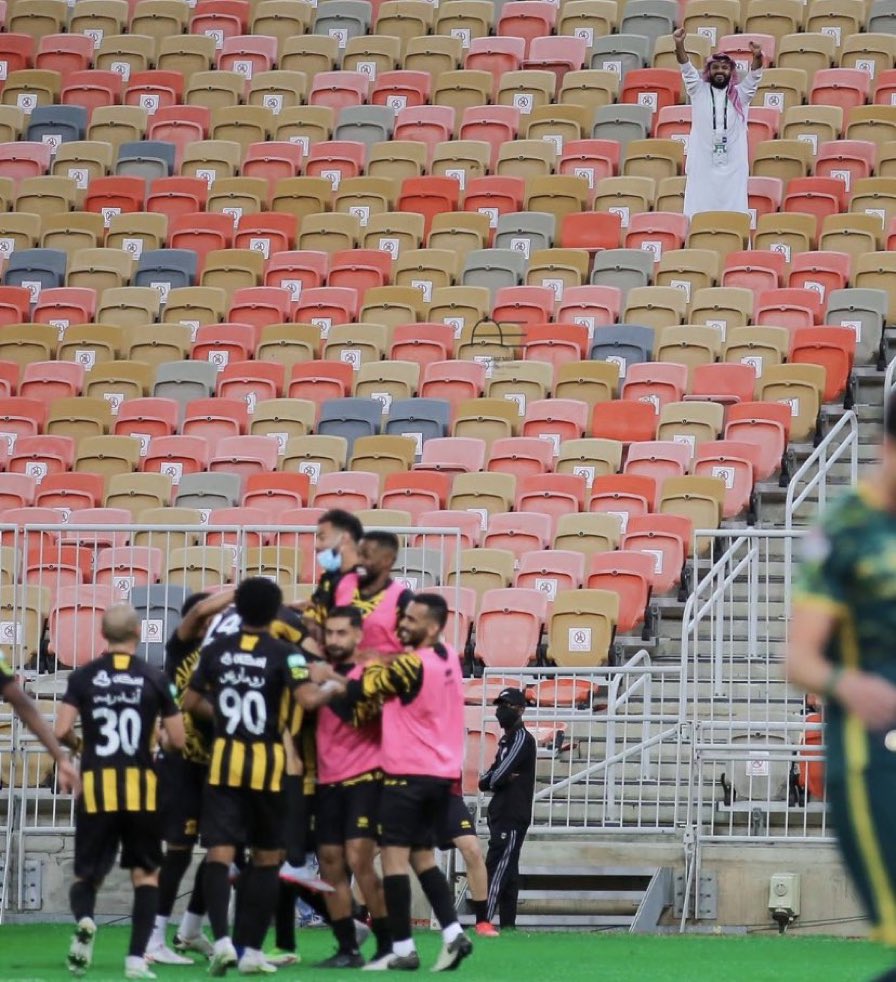 جمهورنا الحبيب إذا غبتم فأنتم في قلوبنا حاضرين 💛🖤