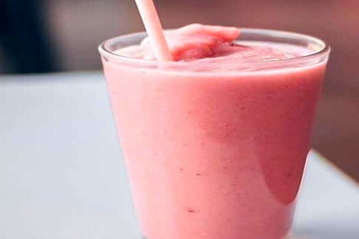 ReceitasdoChef's tweet photo. Vitamina de Goiaba com Coco é uma deliciosa e fácil receita para o café da manhã. Além de nutritiva, essa receita é bem rápida e não dá trabalho para preparar. Uma vitamina que combina as frutas goiaba com coco; adoçada com leite condensado…
Confira 👉https://t.co/oPXgQySEyY https://t.co/Zb5yMD9o5l