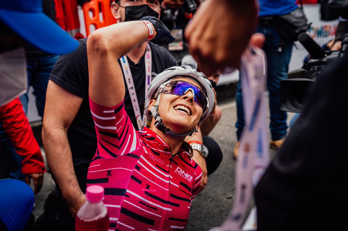 JUAN_SE_CHARRY's tweet image. Hoy no hay deportista en colombia mas feliz que @carbike86 💥🔥@dna_magazine 

Aguantó, atacó primero, la pasaron, se le hizo eterno y volvió a arrancar para llevarse la medalla soñada 🥇

@TirelliPhoto⚡️