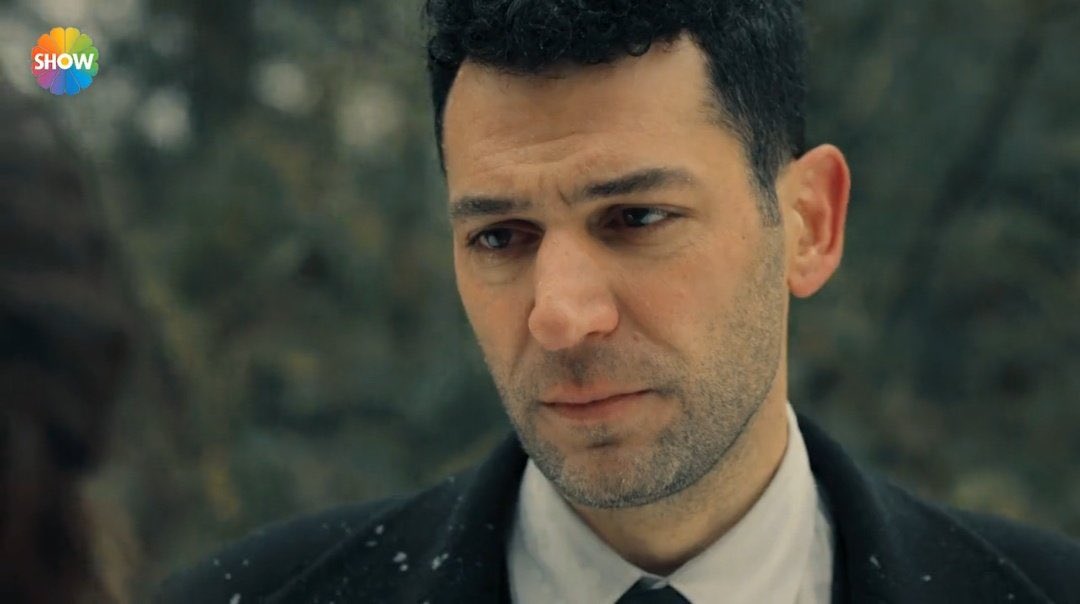TvDunyasii's tweet photo. Simay Barlas 👏👏 #Aziz #Kaybedemem https://t.co/4kBxeGgvIW