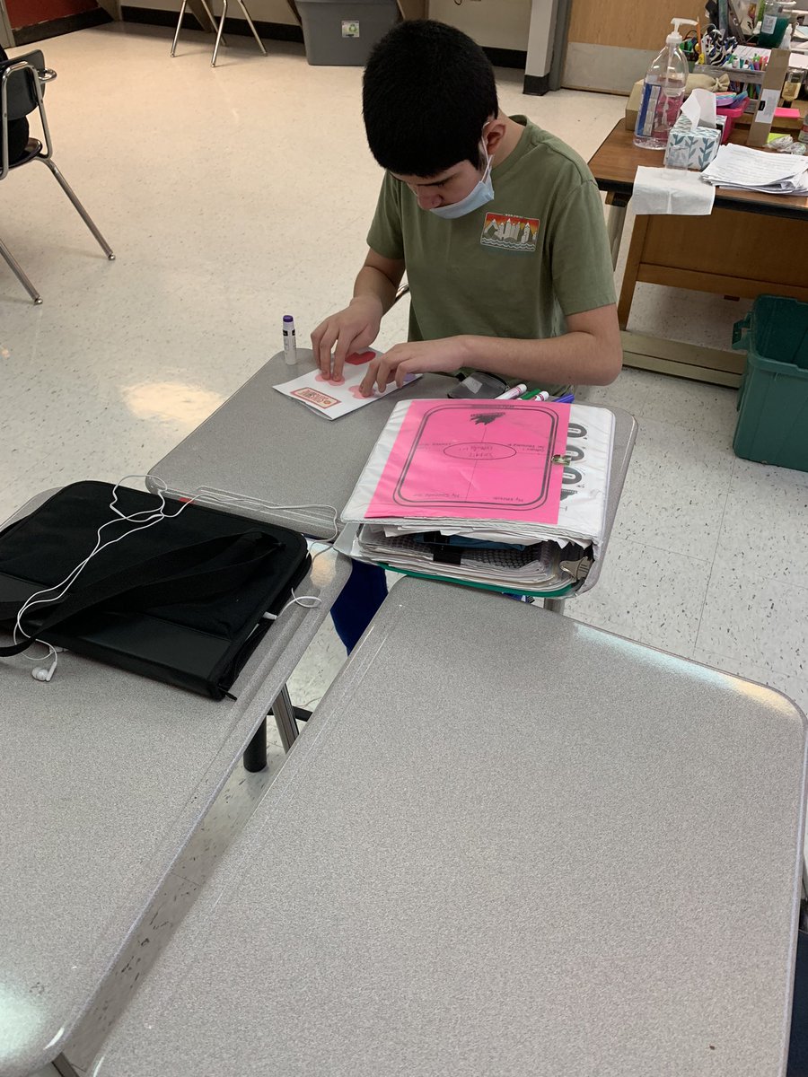 RebersRoom's tweet photo. Today in homeroom to took some time to acknowledge those in need of an encouraging note in our community. We had the pleasure of making Valentines for residents at a local facility. @NowlinMiddle @ISDSchools #communityappreciation https://t.co/La0F0dhhqy