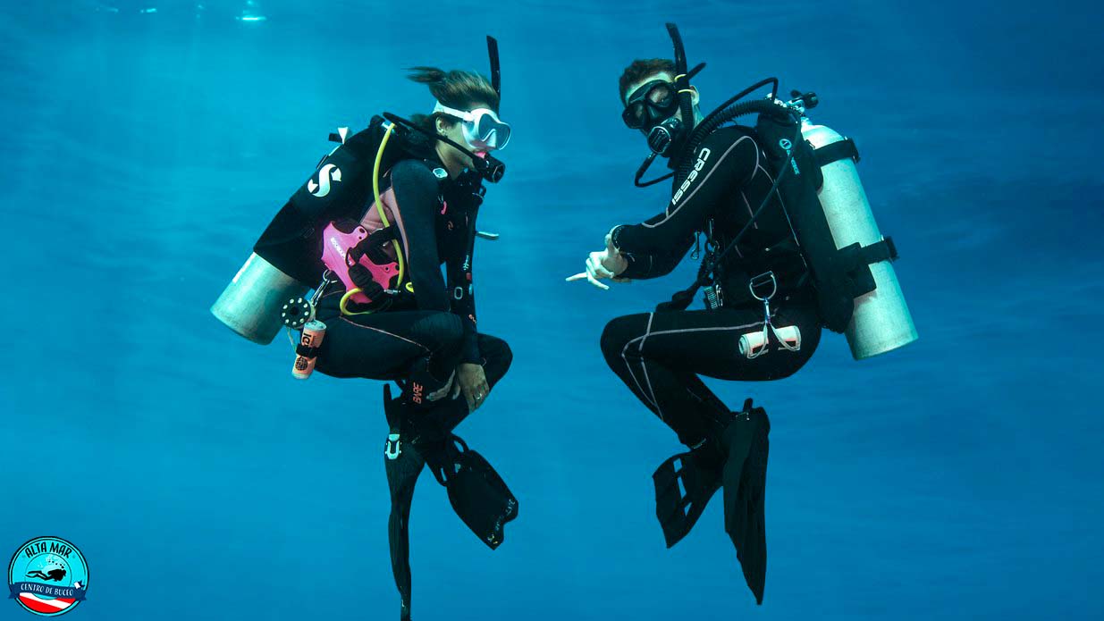 AltaMar Escuela de Buceo
