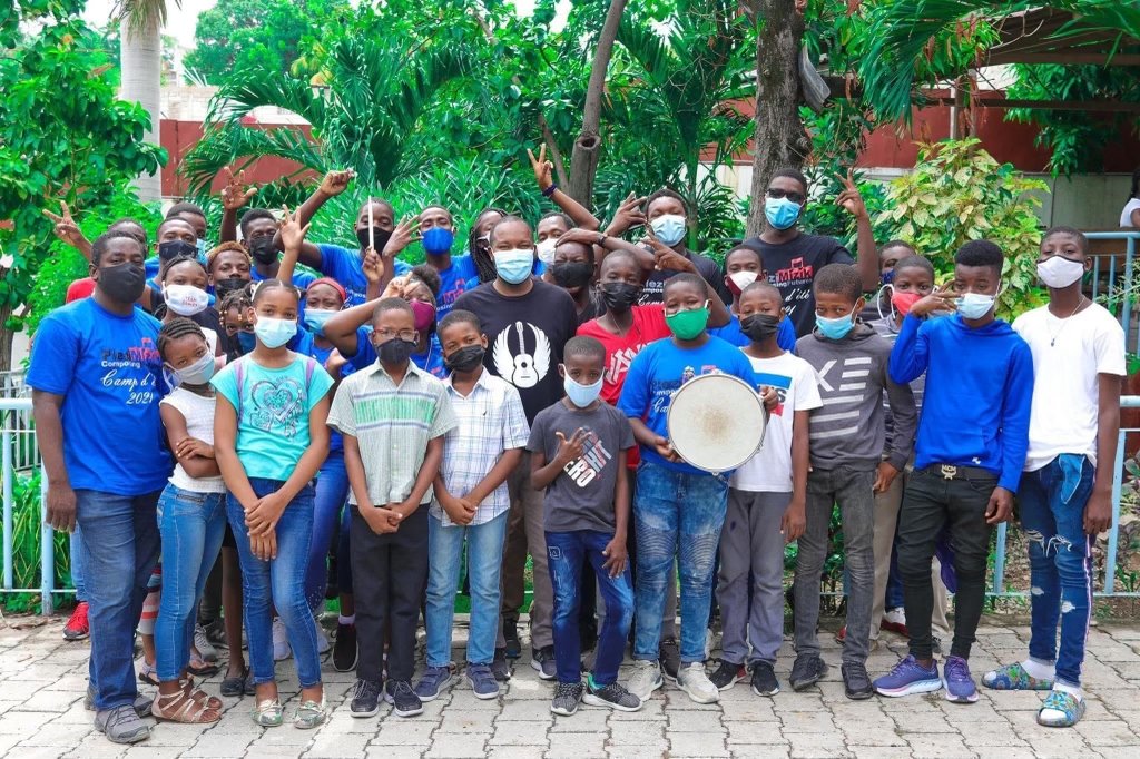 Music Heals Int. tweet media