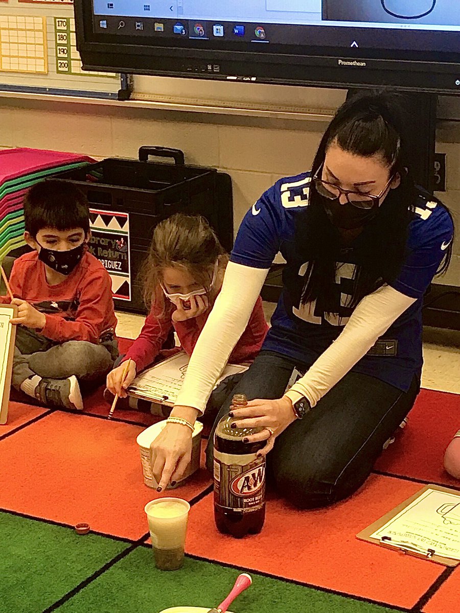 MrsForeman_LOW's tweet photo. wrapping up states of matter with root beer floats! 🥄🧊🍨 definitely some mixed reviews😆 @LowesIslandElem https://t.co/DZNs9OIIdj