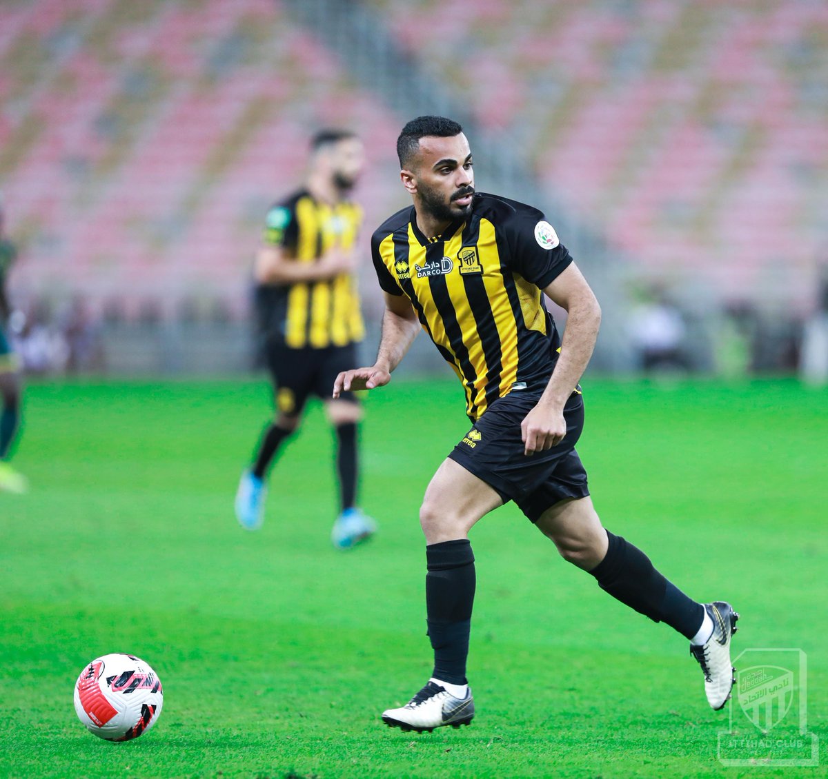 ittihad's tweet photo. 📸| الصدارة من الملعب ما تروح! 😏
#الاتحاد_النصر https://t.co/Y5QWVFrXrH