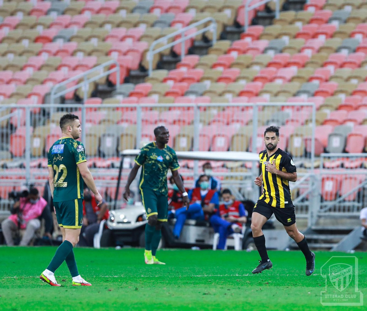 ittihad's tweet photo. 📸| الصدارة من الملعب ما تروح! 😏
#الاتحاد_النصر https://t.co/Y5QWVFrXrH