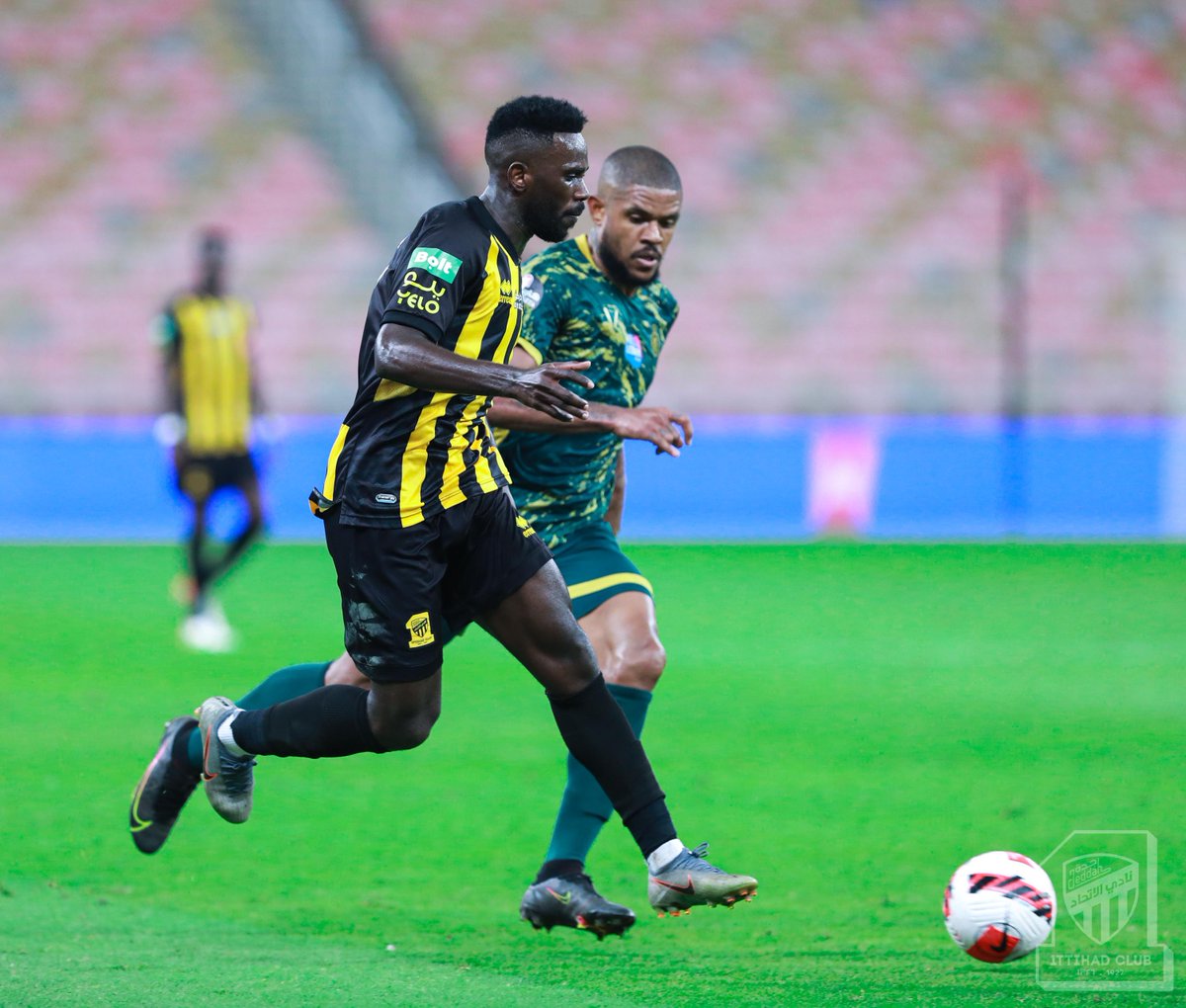📸| الصدارة من الملعب ما تروح! 😏
#الاتحاد_النصر