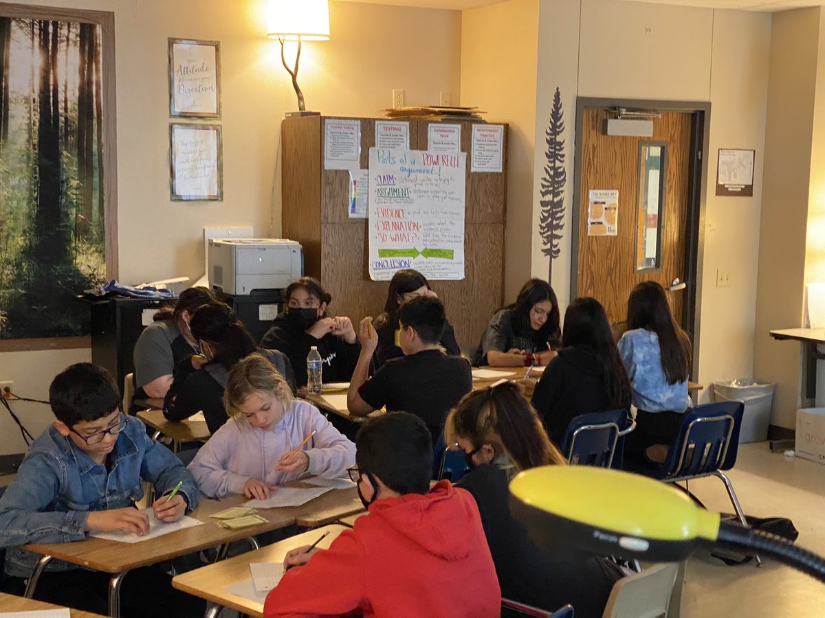 MrsDintheMiddle's tweet photo. We LOVE group chats. See how I called it group chats rather than group work 😉. Logos pathos ethos in persuasion is fun!! #JBMSisBOLD #oneheartoneseguin https://t.co/itiKFB47lF