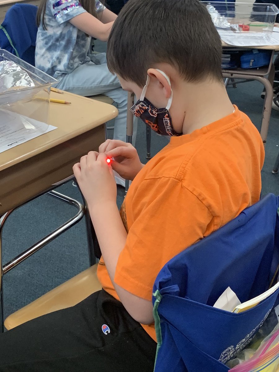 After learning about circuits, Mrs. Carpenter’s 4th grade scientists experimented with making their own flashlights! It was an illuminating lesson 💡🤣 <a href="/AvipMichael/">Asia Michael</a> <a href="/WarriorBertulis/">Kristine Bertulis</a> <a href="/CaseyNoble0330/">Casey Noble</a> #stswarriors