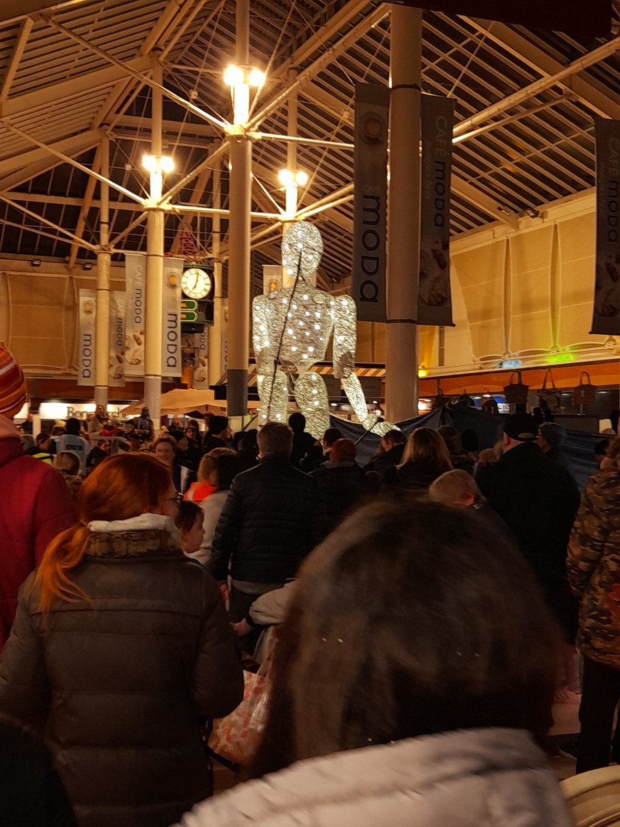 Clairefinn88's tweet image. Wow. Light Night by @FirstArtProject in Sutton-in-Ashfield was stunning. Huge well done to @FirstArtProject for creating this spectacular event. Proud to have @ArtAshfield2021 be a part of it. Very moving to see art pieces from the festival light up on the buildings of Ashfield