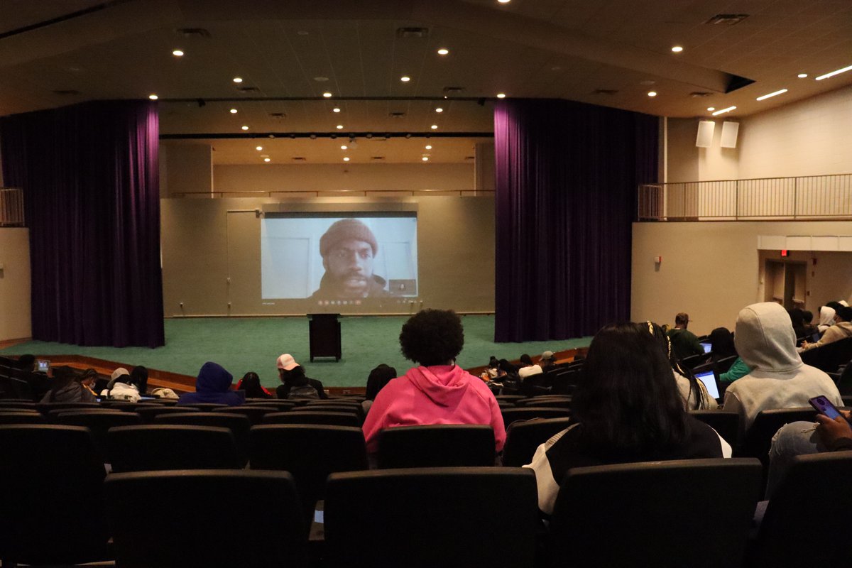 SATLBuzzTV's tweet photo. Happening Now...  Virtual Meeting with Stephen Satterfield from @netflix #HighOnTheHog! @SAHS_ACTS #STEM @APSsatlanta #AfricanCuisine #AfricanAmericanCuisine #BlackHistory  @PrincipalPFord @TommyUsherAPS @DrLisaHerring  @apsupdate https://t.co/Ope7wuk9sQ