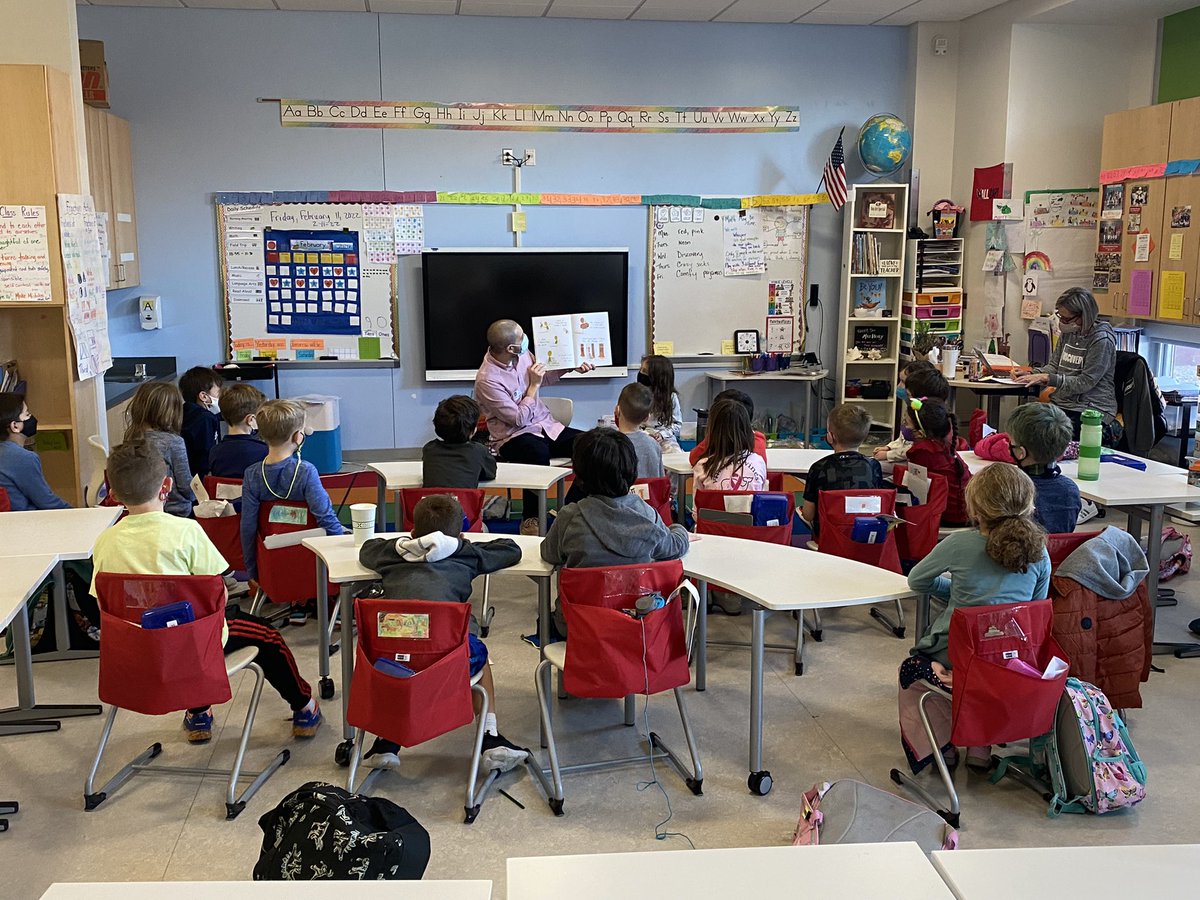 Thank you to our Mystery Reader! <a href="/DscAPSG1/">Discovery APS 1st</a> loved hearing “Stuck” by Oliver Jeffers! <a href="/DiscoveryAPS/">Discovery APS</a>