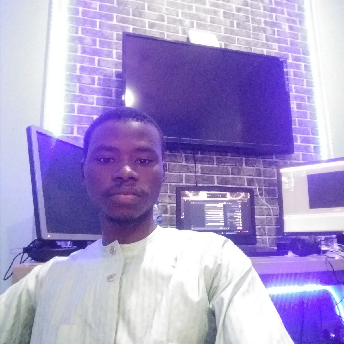 4111empire's tweet photo. #NewProfilePic https://t.co/8CEsz2LPfN