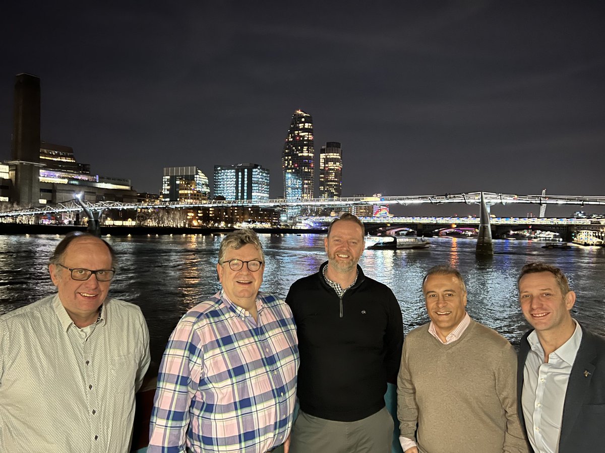 drsimonthomson's tweet photo. Bit of history, 1st private funded Closed loop #saludamedical #londonclinic . Here with inventor John Parker, Dr Thomson, Dt Tavakkoli https://t.co/yIQDqKQUlh