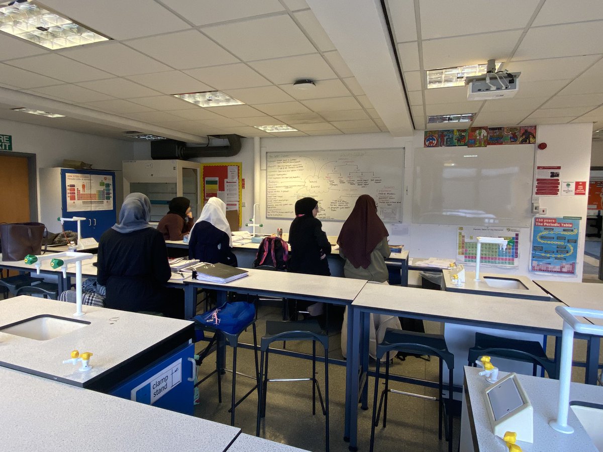BvgaScience's tweet photo. Year 12 scientists leading from the front. This is their fourth collaborative study session. Delivered by students, for students. https://t.co/kRDLOeGvzJ