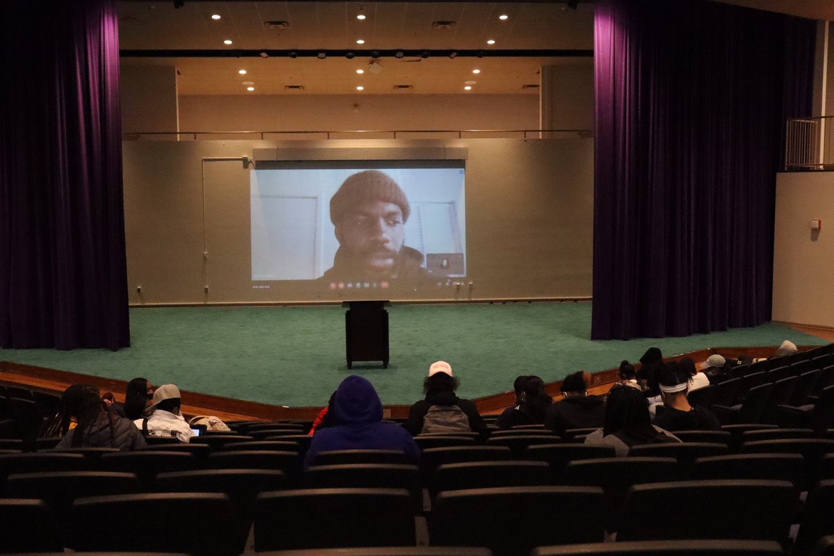 SATLBuzzTV's tweet photo. Happening Now...  Virtual Meeting with Stephen Satterfield from @netflix #HighOnTheHog! @SAHS_ACTS #STEM @APSsatlanta #AfricanCuisine #AfricanAmericanCuisine #BlackHistory  @PrincipalPFord @TommyUsherAPS @DrLisaHerring  @apsupdate https://t.co/Ope7wuk9sQ