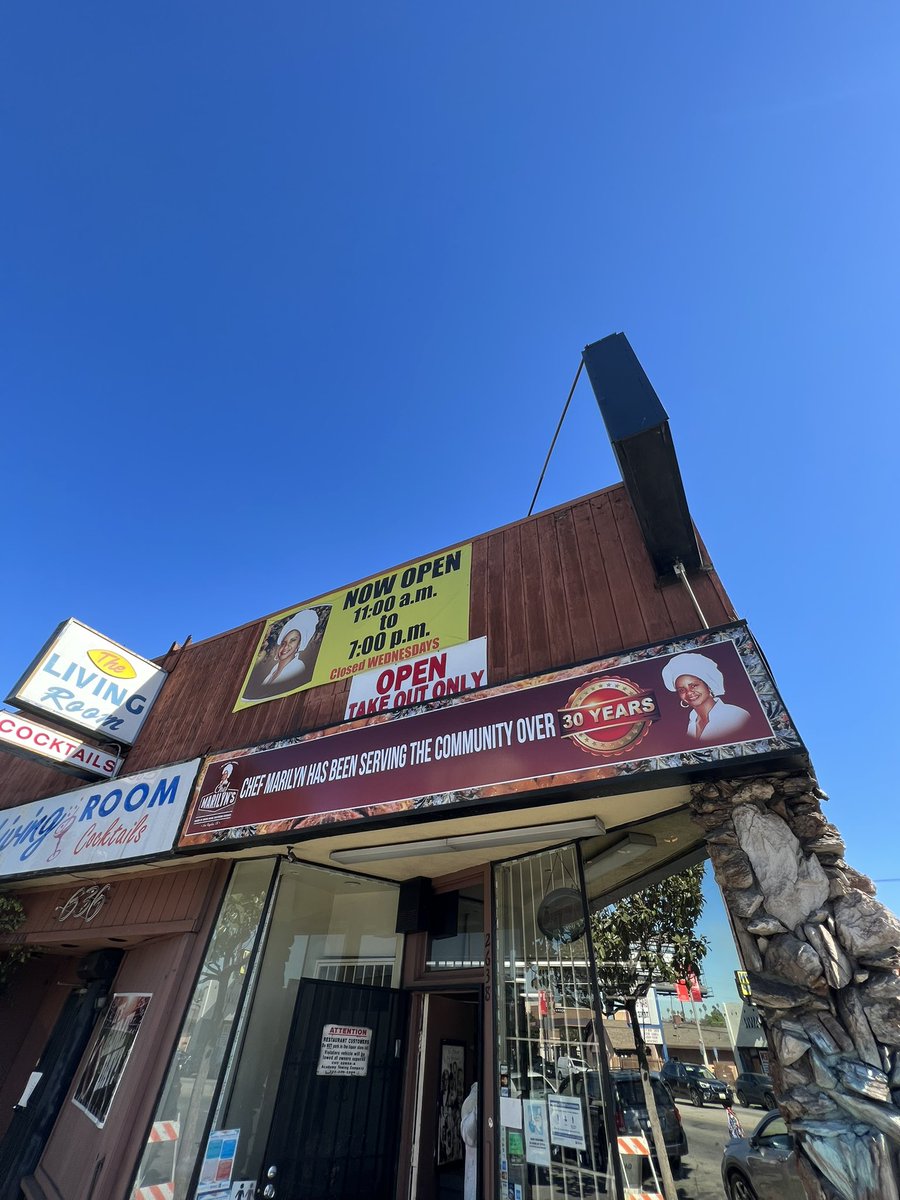 📍Moms said business been kind of slow. If youre in LA make sure you stop by Chef Marilyns Soul food on Crenshaw. You wont be disappointed.