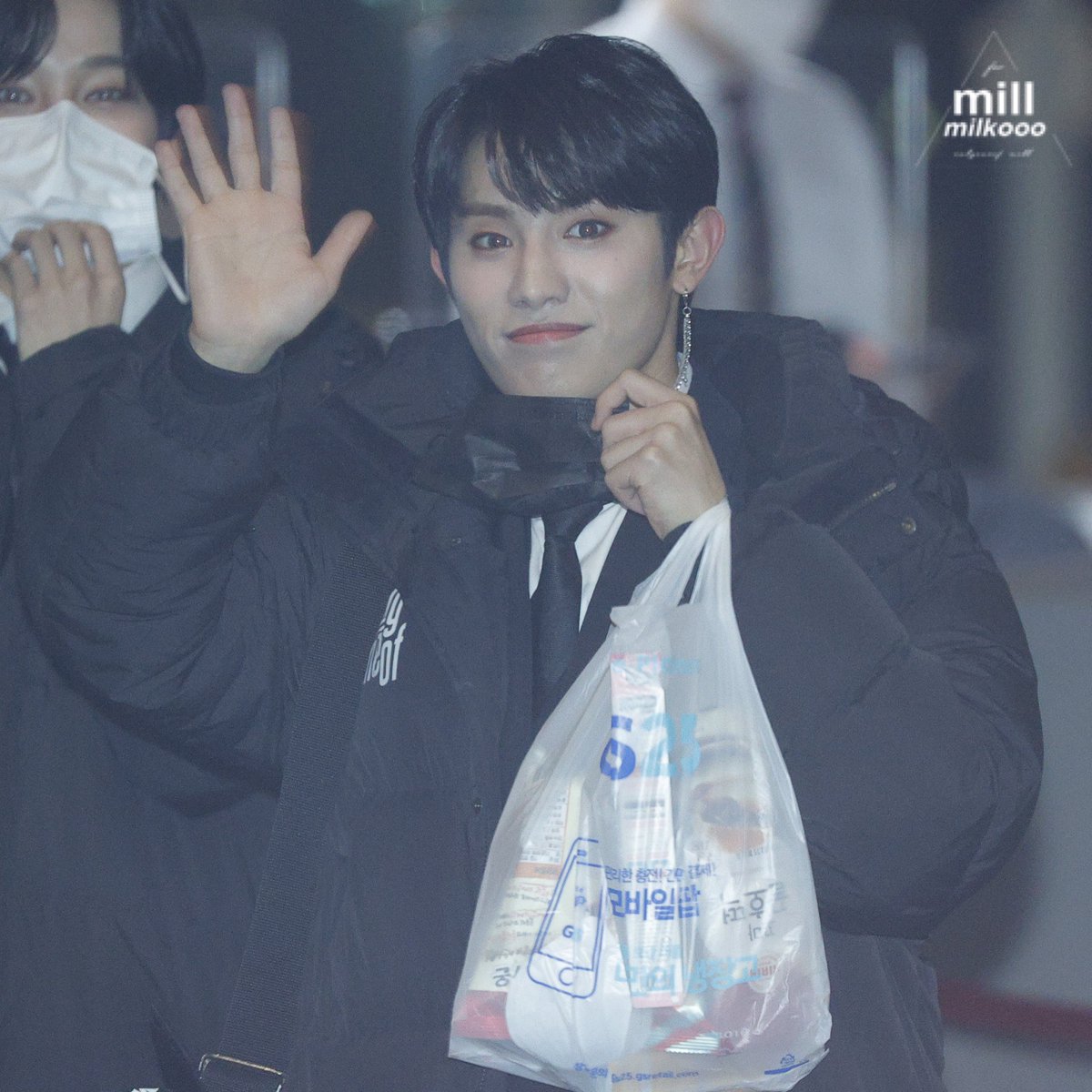 millmilkooo's tweet photo. 220210
Hi cutie 🥺
#onlyoneof #onlyoneofmill #mill #밀 #온리원오브 https://t.co/BUZFVvOGj0