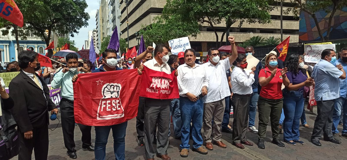 🚩#Guayas| Los estudiantes salimos a luchar por una #NuevaEducación, el #RetornoBioseguro, y en solidaridad con los maestros.✊
#11F #AplicaciónLOEIYa #Guayaquil #Ecuador #GuillermoLasso